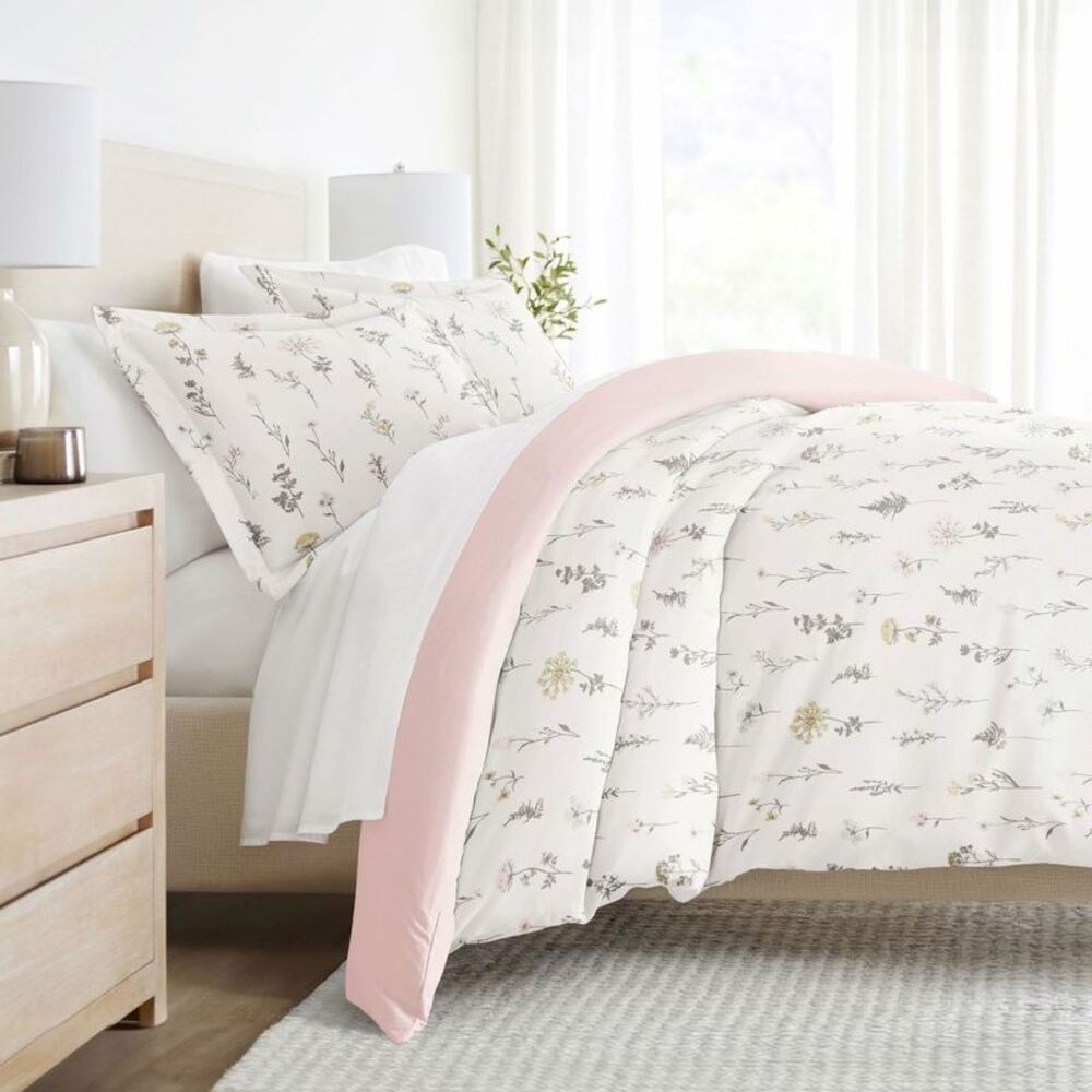 Becky Cameron - Soft Farmhouse Florals Premium 3PC Duvet Cover & S Pink